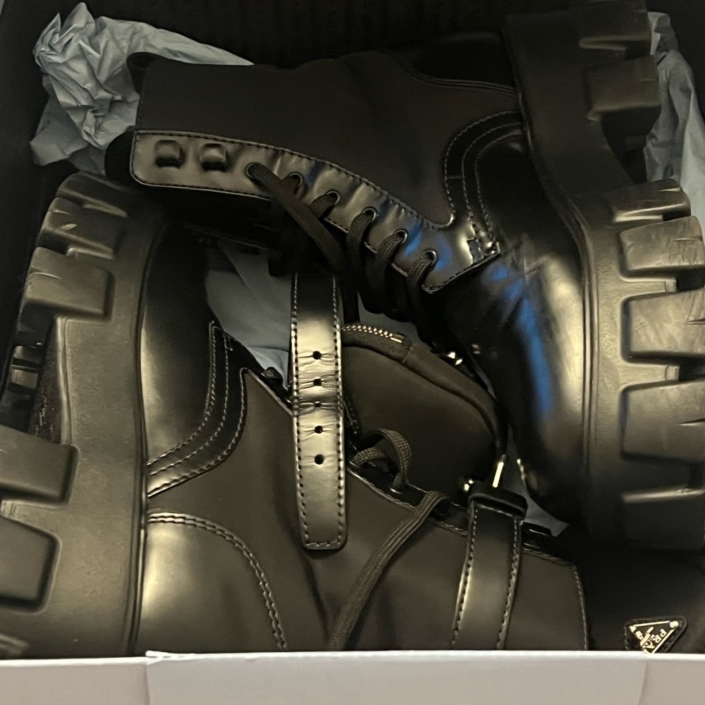 Prada Monolith boots worn a few times still in great condition. Size 37.5. - Picture 3 of 8